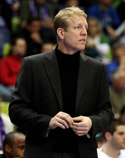 在替补席 在替补席