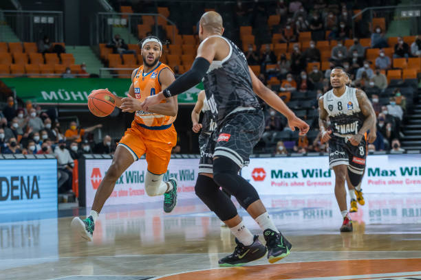 让他在中场 让他在中场